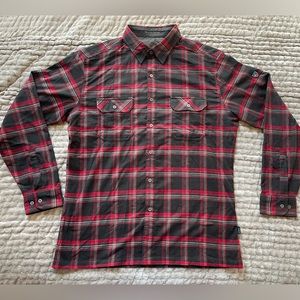 Kuhl Men's Large Red & Black Plaid 100% Polyester Long Sleeve Button Up Flannel.